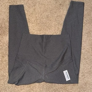 Old Navy Active Women’s Go Dry Heathered Grey Cropped Powersoft Size Small NWT - Picture 1 of 4