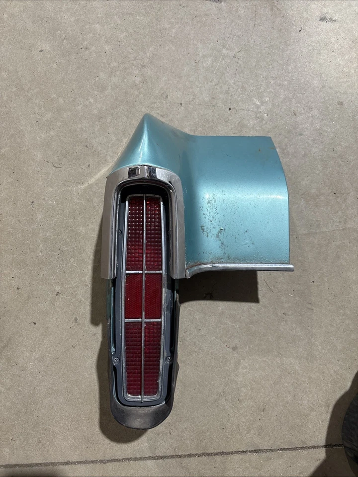 Conjunto de luz trasera izquierda Chevrolet Monte Carlo 1970 1971 1972 Foto 1 de 4