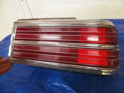 Pontiac Catalina 1980 luz trasera derecha Foto 1 de 4