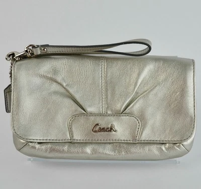 Coach Ashley металлический серебряный кожаный кошелек с ремешком с ярлыком - Изображение 1 из 4