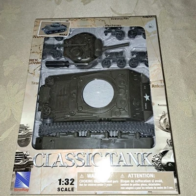 New Ray 1:32 Scale Classic Tank World War II Sherman M4A3, New in Box - Image 1 of 3