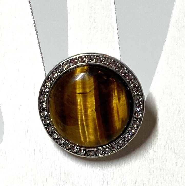 Anillo elástico de moda grande redondo ojo de tigre de vidrio con pavé alrededor del exterior Foto 1 de 4