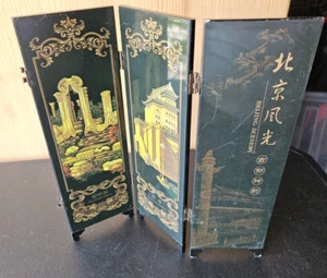 BEIJING SCENERY. CHINESE TRAVEL SOUVENIR. 3 PANEL, 6 IMAGE FOLD OUT. GOLD COLORS - Picture 1 of 4