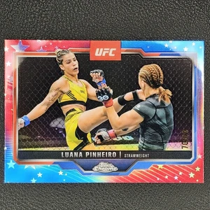 Luana Santos 2025 Topps Cromo UFC Rojo Blanco Azul Estrellas Refractor RC #d/88 - Imagen 1 de 3
