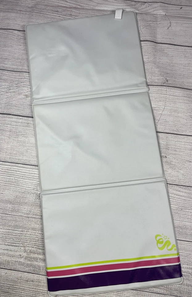 Muñeca American Girl retirada Mckenna's alfombra de gimnasia solo púrpura blanco verde Foto 1 de 4