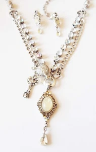 DESIGNER INSPIRED 18in CLEAR  CRYSTAL FAUX OPAL SILVERTONE NECKLACE JEWELRY SET - Picture 1 of 3