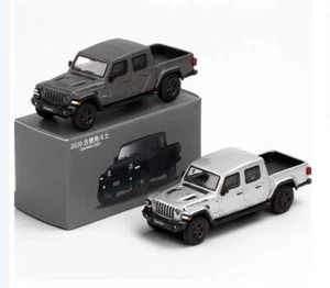 JKM 1:64 Jeep Pickup Gladiator Diecast Metal Model Car Collection New in Box - Picture 1 of 11