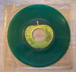 1971 John Lennon Yoko – Happy Xmas 45 RPM Apple 1842 Green Vinyl VG+ Apple Rcds - Picture 1 of 2