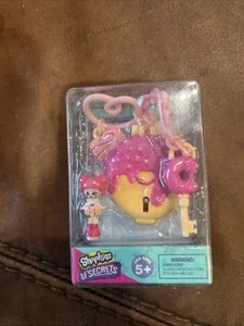 Shopkins Lil Secrets Delish Donut Stop locket & Teeny shoppie Donatina - Picture 1 of 1