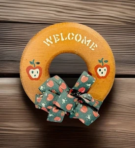 Vintage Wooden Wall Hanging Welcome Wreath Farmhouse Country Apple Decor 5.5” - Picture 1 of 4