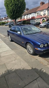 BREAKING JAGUAR X350 XJ Front Grill - Picture 1 of 1