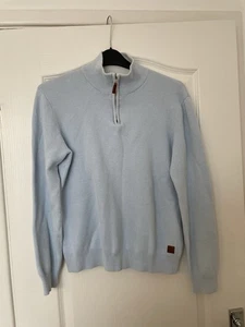 Next Premium Qualität Reißverschluss Ausschnitt Herren Hellblau Pullover Größe M 39-41 Brustumfang - Bild 1 von 6