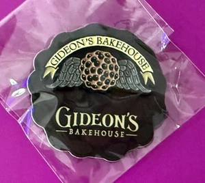 Gideon’s Bakehouse Death’s Head Cookie Pin Januar 2024 Limited Edition Neu Mint - Bild 1 von 4