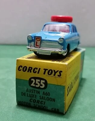 Vintage - AUSTIN A60 School Car   -  Corgi Toys 255  - Made in Gt. Britain 1964 - Immagine 1 di 4