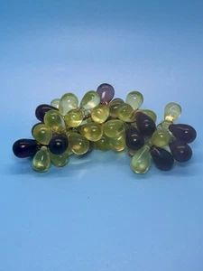 Racimo de uva Lucite verde y púrpura vintage de mediados de siglo - bonito ramo de uvas - Imagen 1 de 10
