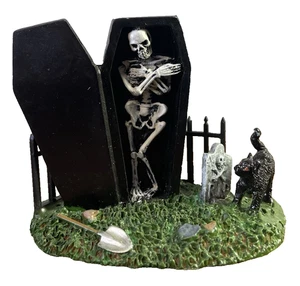 Lemax Spooky Town Figurine Spooky Graveyard #62201 Ret. 2006 Skeleton Black Cat - Picture 1 of 10