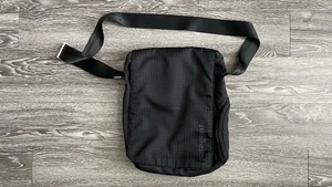 Patagonia Crossbody Single Shot Messenger Bag schwarz - lesen - Bild 1 von 10