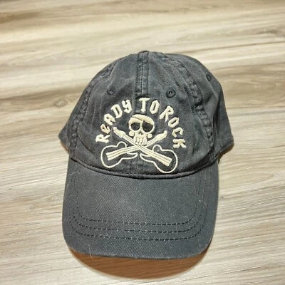 Gorra negra bordada con correa trasera lista para rockear para niños talla 4-7 usada en excelente estado Foto 1 de 4