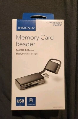 Insignia- USB 3.0 Memory Card Reader for Windows / MacOS SD / Micro SD - Image 1 of 2