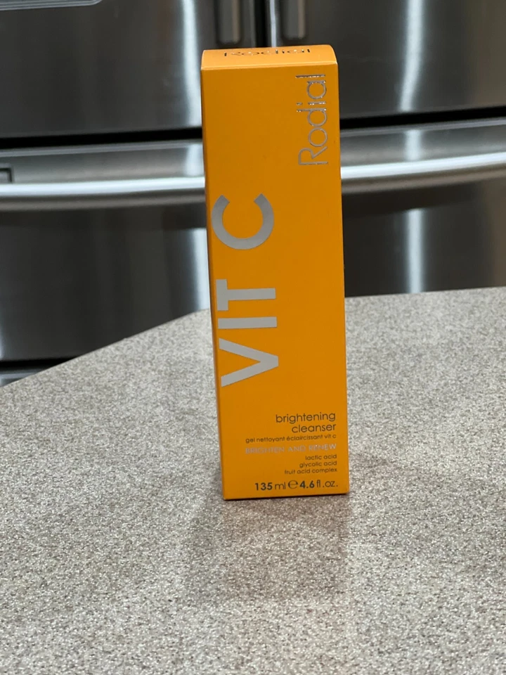 Limpiador iluminador Rodial Vit C 4,6 floz / 35 ml Foto 1 de 1