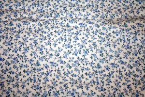PEQUEÑAS FLORES AZULES SOBRE BLANCO DE PETER PAN - TELA 100% ALGODÓN - Imagen 1 de 3
