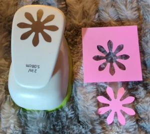 Recollections 2 inch Daisy Lever Action Craft Punch for Paper Crafting - Picture 1 of 1