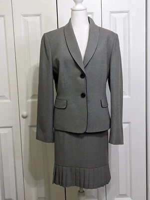 Chaqueta y falda plisada estilo cierre botón gris 12 Stresa Suit Collection 2 piezas Foto 1 de 4