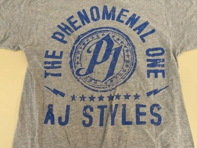Camiseta gris AJ Styles The Phenomenal One P1 S pequeña WWE NXT NJPW Bullet Club Foto 1 de 4