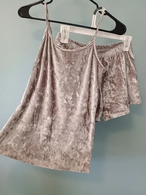 Champagne Crushed Velvet 睡衣套装女式 M 短裤吊带上衣休闲睡衣 PJ — 第 1/4 张图片