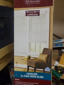 Decoradores de Hogar 36" X 64" Blanco Inalámbrico 2" Premium Imitación Madera Ciega Habitación Darkeni - Imagen 1 de 1
