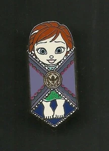 Frozen Baby Anna in Blanket Splendid Walt Disney Pin - Picture 1 of 1