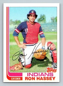 1982 Topps #54 - Ron Hassey - Cleveland Indians - Catcher - Picture 1 of 2