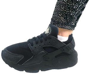 black huaraches 5