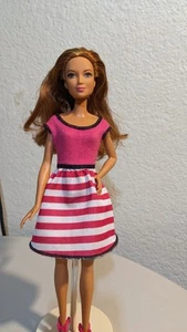 Barbie Puppe mit Kleid und Schuhen Mattel - Bild 1 von 4