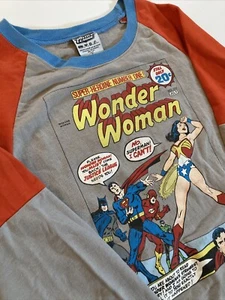 Wonder Woman Girls Juniors Crewneck Sweatshirt Sz S - Issue 212 Cover July Comic - Picture 1 of 15