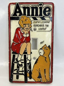 Cubierta de interruptor de luz Little Orphan Annie & Sandy 1981 plástico vintage rara - Imagen 1 de 11
