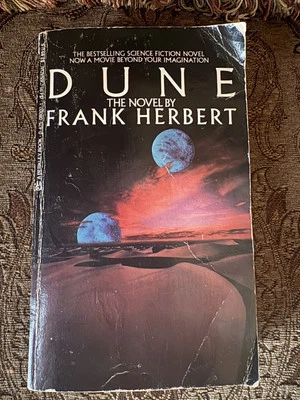Dune 1984 paperback by Frank Herbert Published By Berkley Movie Tie - In - Imagem 1 de 4