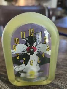 Sylvester 2000 Swinging Tweety Bird Clock - Picture 1 of 6