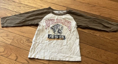 Boy's Children's Place 3T Wildcats Phys Ed. Departamento Camisa Manga Larga Envío Rápido Foto 1 de 4