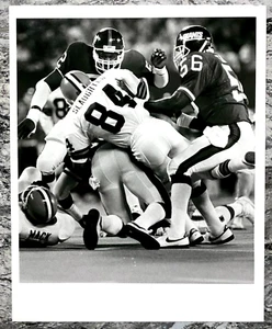 1987 Lawrence Taylor "Taylor's Fierce Pre-Season Takedown" Type 1 Original Photo - Picture 1 of 2