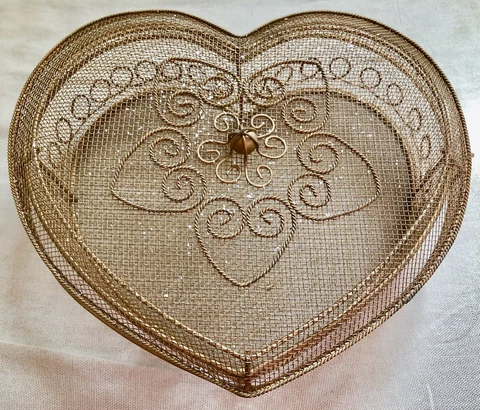 Heart Wire Basket Golden Mesh Scroll Lidded Decor Display 9.5x 8.0 From Pier 1 Cover
