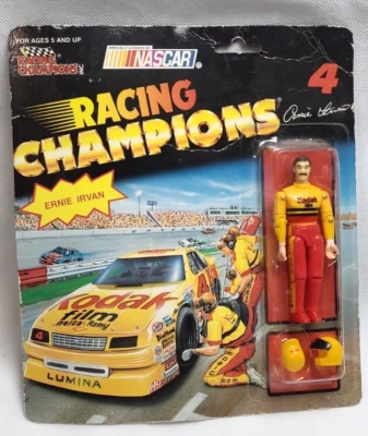 CAMPEONES DE CARRERAS 1992 ERNIE IRVAN #4 NASCAR 1:64 con figura de acción y tarjeta Foto 1 de 4