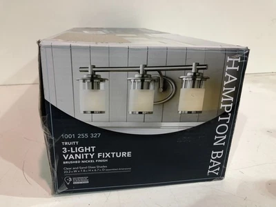 Luz de barra de baño de níquel cepillado de 3 luces Hampton Bay Truitt nueva Foto 1 de 2