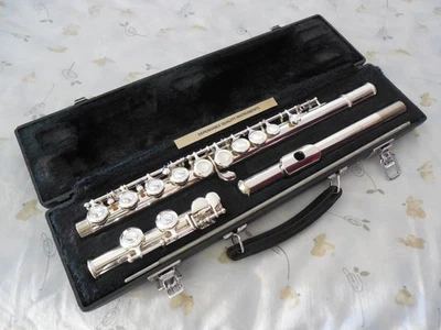 Flauta de estudiante Yamaha 225Sii revisada pulida lista para jugar garantizada bonita Foto 1 de 4