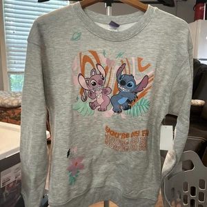 NUEVO CON ETIQUETAS Sudadera Lilo and Stitch Mediana, Gris Manga Larga - Imagen 1 de 4