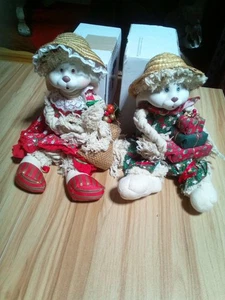 House Of Lloyd Floyd & Flossie Bunny Shelf Sitters Christmas Around The World - Picture 1 of 3