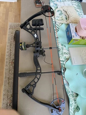 Diamond Archery Infinite 305 Right-Handed Compound Bow - Image 1 of 4