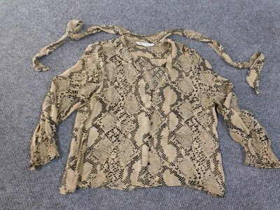 Zara Mujer Top Mediano Beige Piel Serpiente Mujer Animal Print Botón Foto 1 de 4