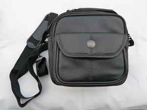 Ladies new bag, in black, size H7" W7.5" D3.5". Detachable cross-body strap - Picture 1 of 6