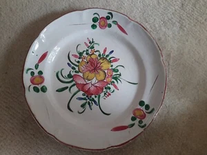 ASSIETE CRÉUSE DÉCOR FLORAL EN FAÏENCE RONDE DIAMETRE 22 CM - Picture 1 of 10